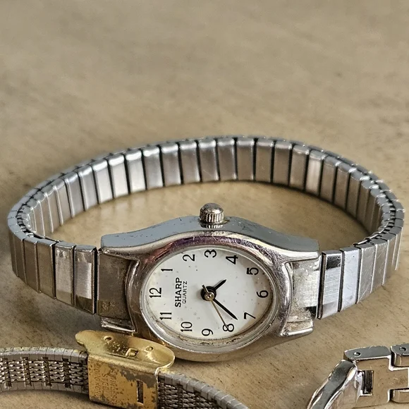 Watch Lot Vintage to Y2K for TLC Scrap Benrus Anne Klein Avon Timex Sharp - Picture 9 of 11